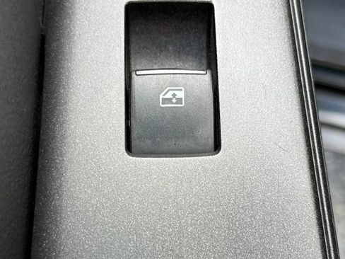 Used 2016 Toyota Camry LE FWD image 25