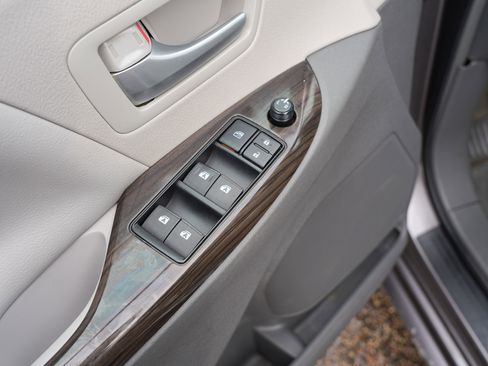 Used 2016 Toyota Sienna XLE image 14