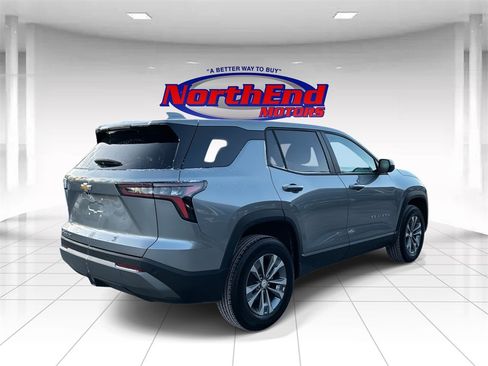 Used 2025 Chevrolet Equinox LT image 3