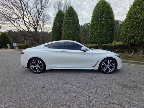 Used 2017 INFINITI Q60 2.0t w/ Premium Plus Package 2.0T image 6