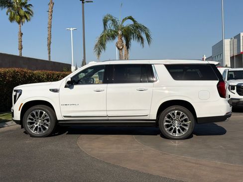 New 2026 GMC Yukon XL Denali w/ Denali Reserve Package RWD image 7