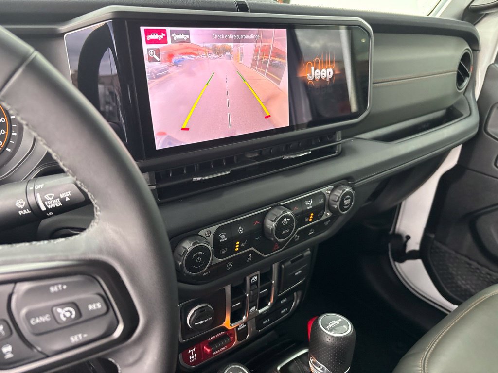 Used 2025 Jeep Gladiator Mojave AWD/4WD image 11