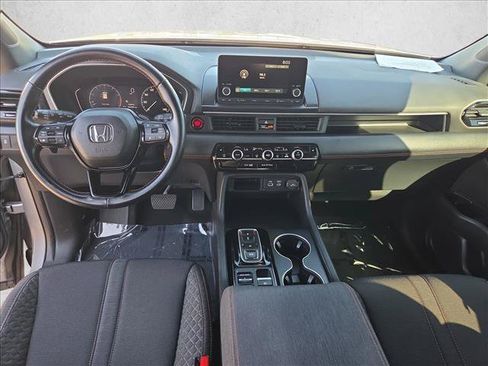 Used 2023 Honda Pilot Sport image 17