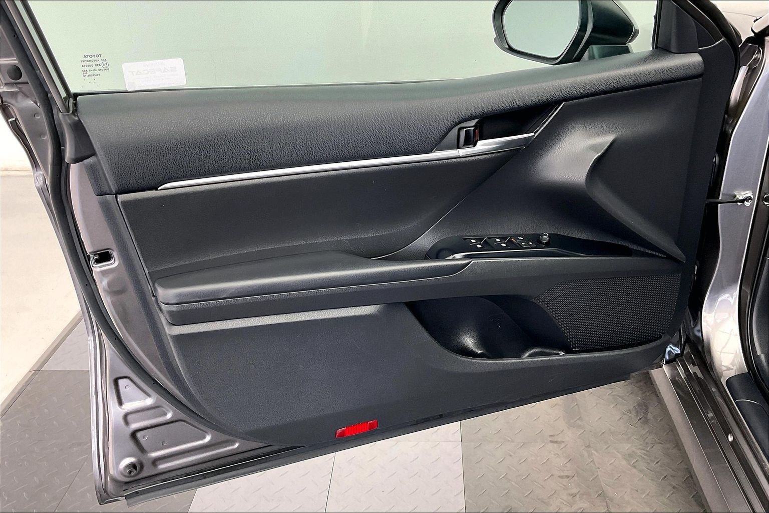 Used 2020 Toyota Camry LE FWD image 25