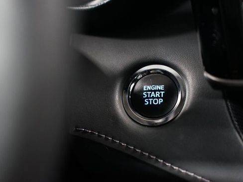 Used 2022 Toyota Highlander XLE FWD image 22