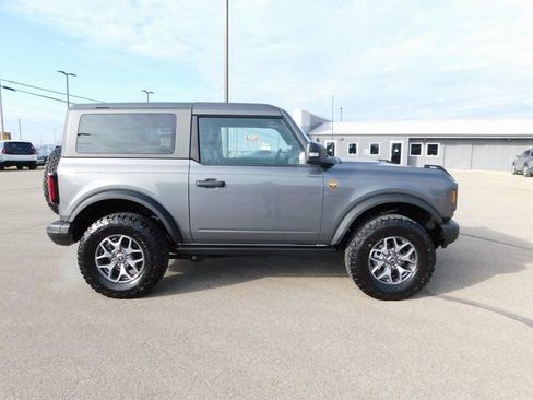 Used 2025 Ford Bronco Badlands image 2