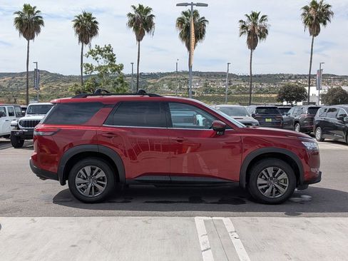 Used 2022 Nissan Pathfinder SV w/ SV Black Package image 6