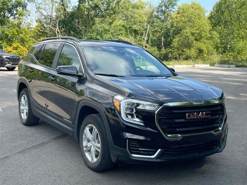 Used 2024 GMC Terrain SLE w/ Driver Convenience Package AWD/4WD image 7