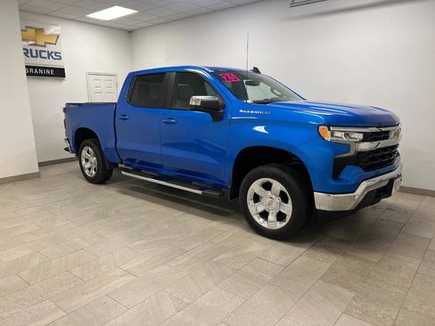 Used 2025 Chevrolet Silverado 1500 LT AWD/4WD image 3