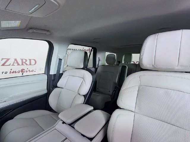 New 2026 Lincoln Navigator Premiere AWD/4WD image 23