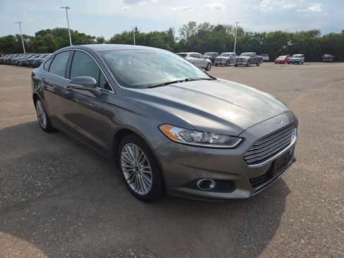 Used 2014 Ford Fusion SE w/ Equipment Group 202A FWD image 5