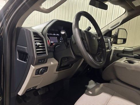 Used 2022 Ford F250 XLT w/ XLT Premium Package image 12