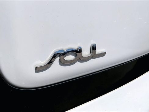 Used 2016 Kia Soul FWD image 29
