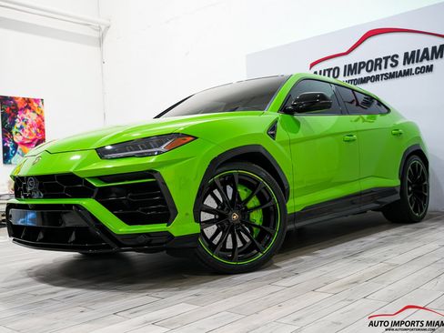 Used 2022 Lamborghini Urus AWD/4WD image 3