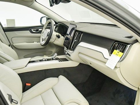 New 2026 Volvo XC60 B5 Ultra w/ Protection Package Premier AWD/4WD image 18