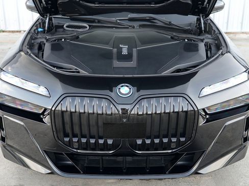 Used 2023 BMW i7 xDrive60 w/ Executive Package 2 image 8