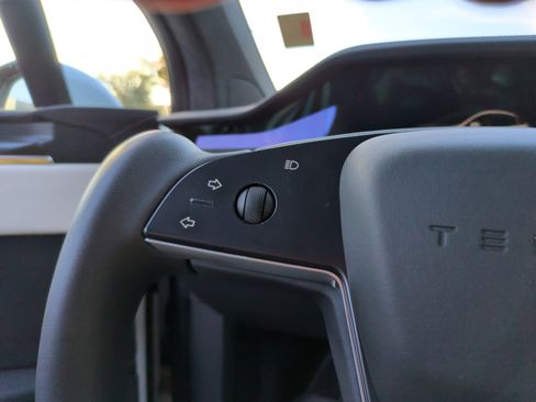 Used 2023 Tesla Model X Plaid image 21