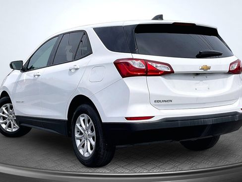 Used 2019 Chevrolet Equinox LS w/ LS Convenience Package image 2