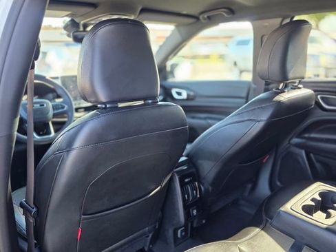 Used 2023 Jeep Compass Trailhawk image 18