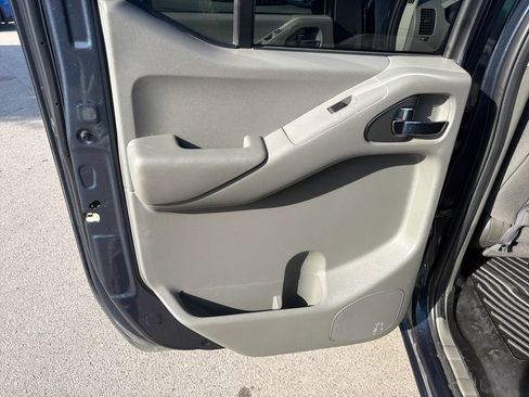 Used 2017 Nissan Frontier Desert Runner RWD image 32