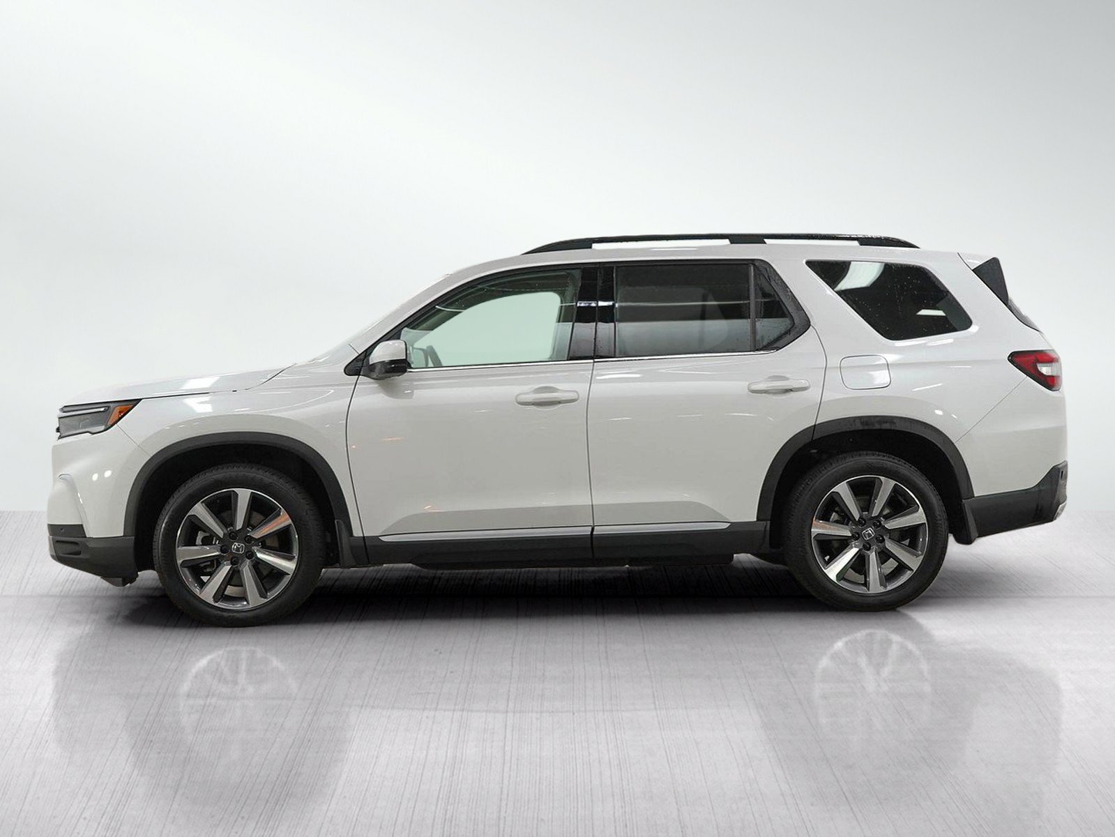 Used 2024 Honda Pilot Touring image 2