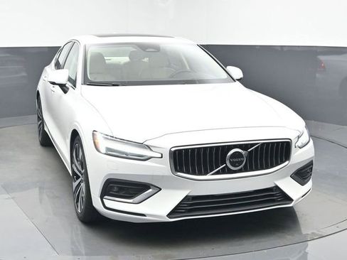 Used 2023 Volvo S60 B5 Ultimate w/ Climate Package image 2