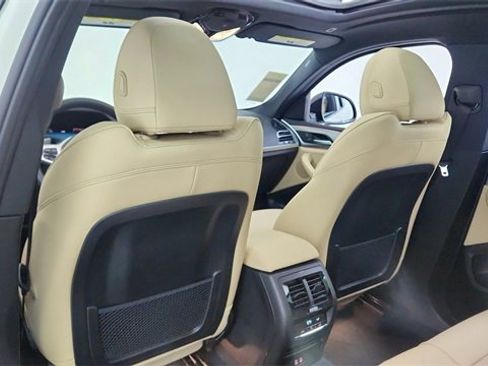 Used 2025 BMW X4 xDrive30i image 32