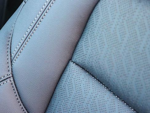 New 2026 Chevrolet Equinox LT w/ Convenience Package II image 23