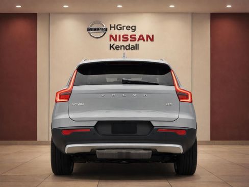 Used 2024 Volvo XC40 B5 Plus AWD/4WD image 5