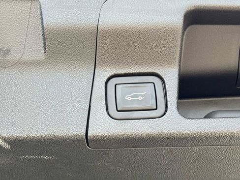 Used 2023 GMC Acadia Denali w/ Denali Ultimate Package FWD image 13
