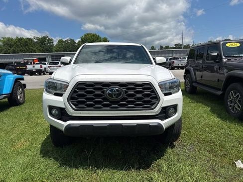 Used 2023 Toyota Tacoma TRD Off-Road w/ Technology Package AWD/4WD image 3