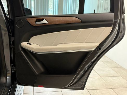 Used 2013 Mercedes-Benz GL 450 GL 450 4MATIC Sport Utility 4D w/ Premium 2 Pkg image 24