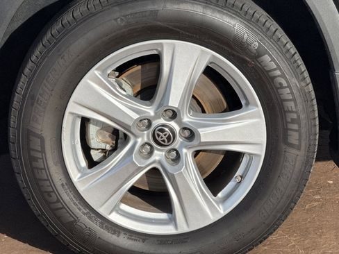 Certified 2024 Toyota Highlander LE image 33