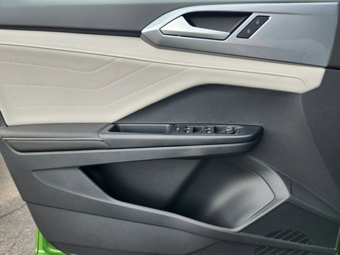 New 2026 Volkswagen Taos SEL image 14