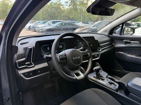 Used 2025 Kia Sportage LX FWD image 31