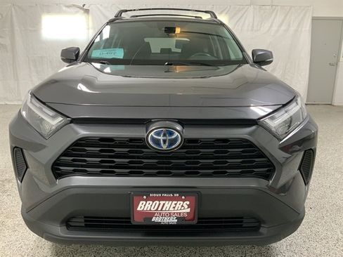 Used 2022 Toyota RAV4 XLE AWD/4WD image 6