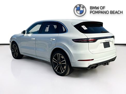 Used 2019 Porsche Cayenne Turbo image 5