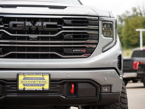 Used 2024 GMC Sierra 1500 AT4 image 9
