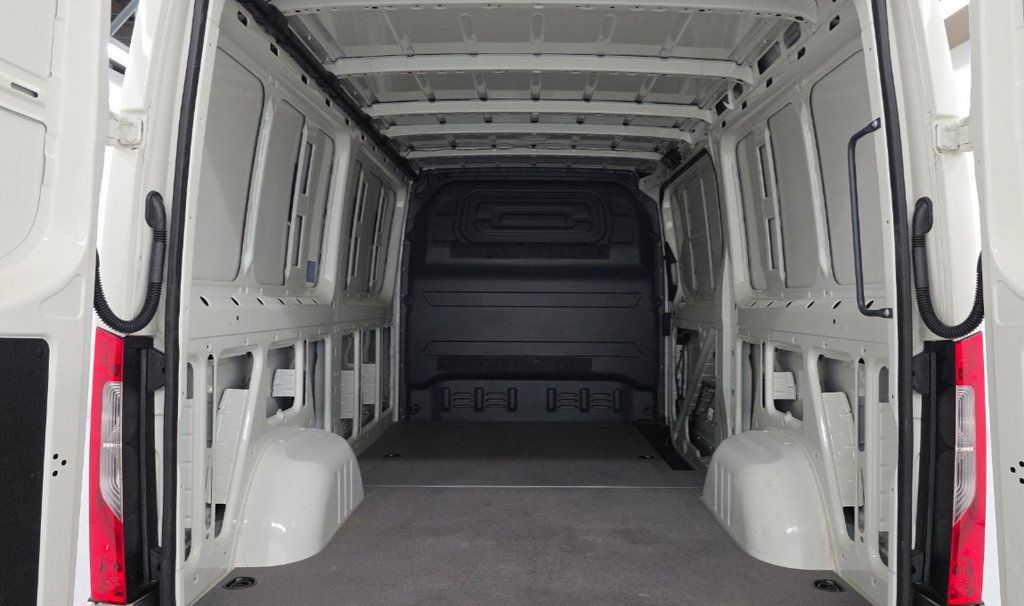 Used 2025 Mercedes-Benz Sprinter 2500 image 9