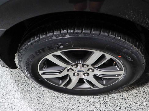 Used 2023 Ford Expedition Limited image 11