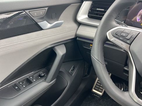 New 2026 Volkswagen Tiguan SE R-Line image 18