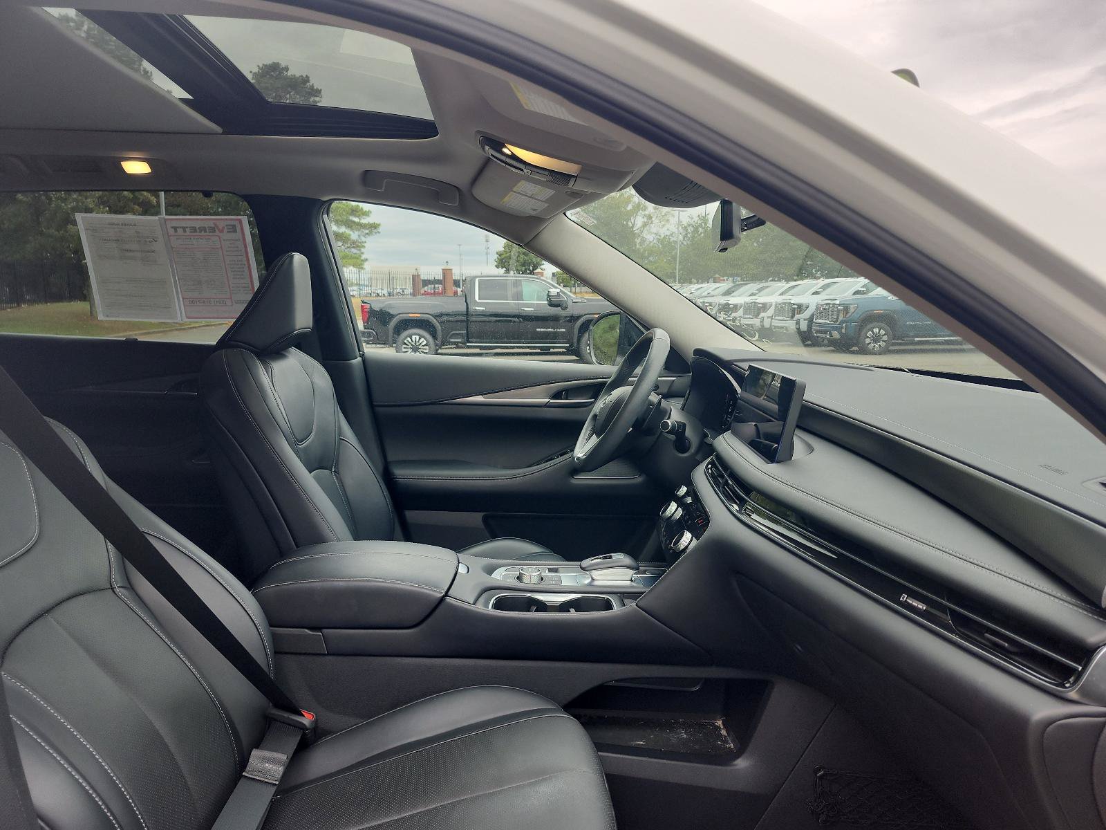 Used 2023 INFINITI QX60 Luxe w/ Cargo Package FWD image 8