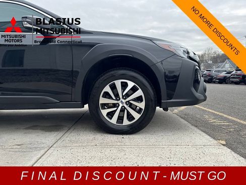 Used 2023 Subaru Outback Premium image 11