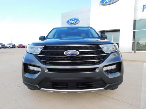 Used 2020 Ford Explorer XLT w/ Equipment Group 202A image 2