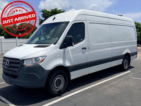 Used 2023 Mercedes-Benz Sprinter 2500 image 2