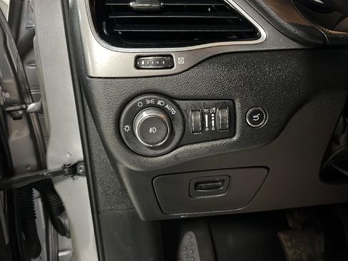 Used 2020 Jeep Cherokee Limited image 15