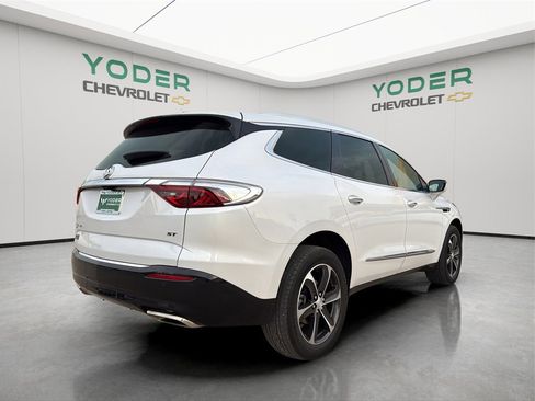 Used 2022 Buick Enclave Essence w/ Sport Touring Edition image 7