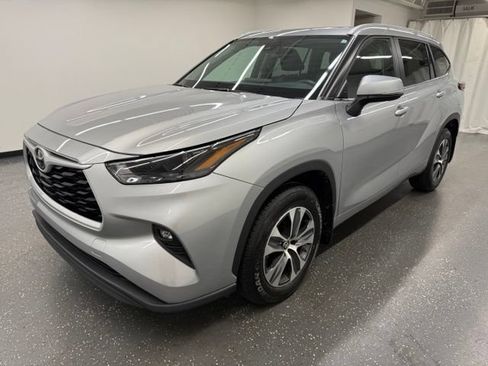 Certified 2025 Toyota Highlander XLE AWD/4WD image 5