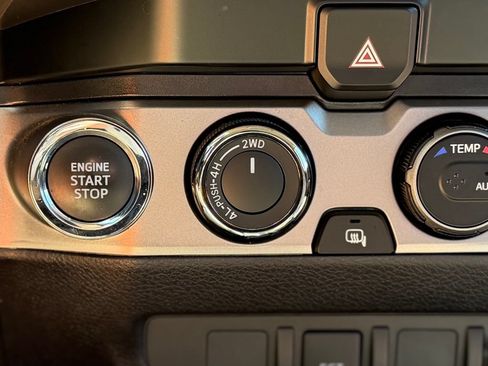 Used 2023 Toyota Tacoma SR5 AWD/4WD image 12