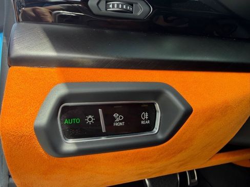 Used 2022 Lamborghini Urus AWD/4WD image 24